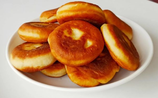 Круче обычных пирожков: готовим сочные мясные «бомбочки» из слоеного теста за 20 минут