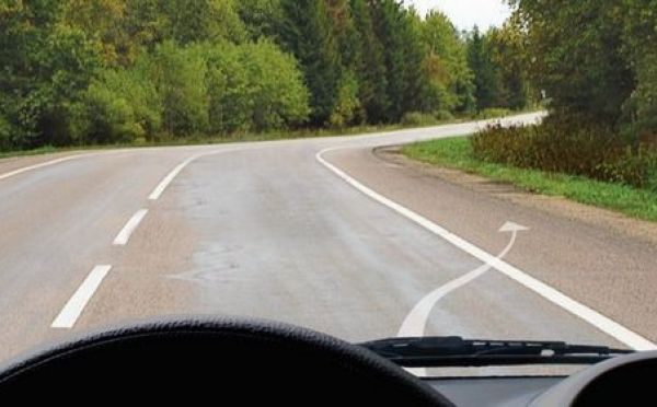 Опасный поворот — неочевидный ответ: на этот вопрос экзамена по ПДД 59% отвечают слишком быстро и потому ошибаются