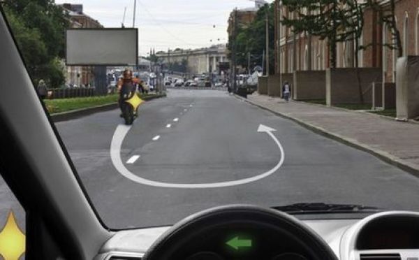 Не подрезать — выезд от тротуара и старая ошибка водителя: коварный вопрос ПДД про мотоцикл на развороте на экзамене запутал 49% отвечавших