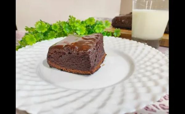 Шоколадный брауни из хлебцев: десерт за 4 минуты, который можно даже на диете