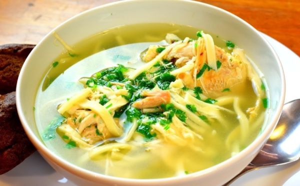 Отрава в тарелке: этот «полезный» суп медленно губит нас — а все считают его лечебным