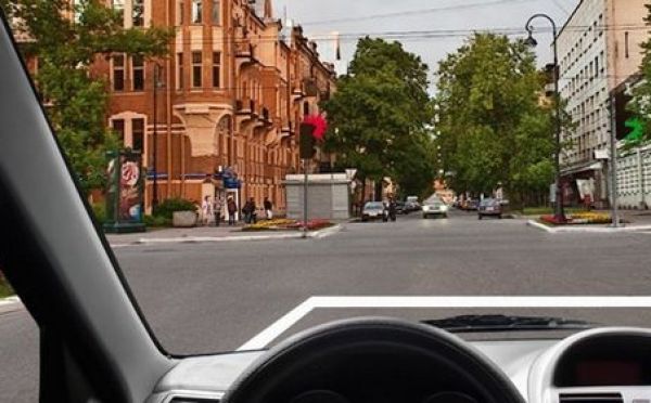 Вам же указали точное место остановки — почему 48% все равно делают наперекор: вопрос экзамена ПДД, где остановиться надо ровно там, где надо