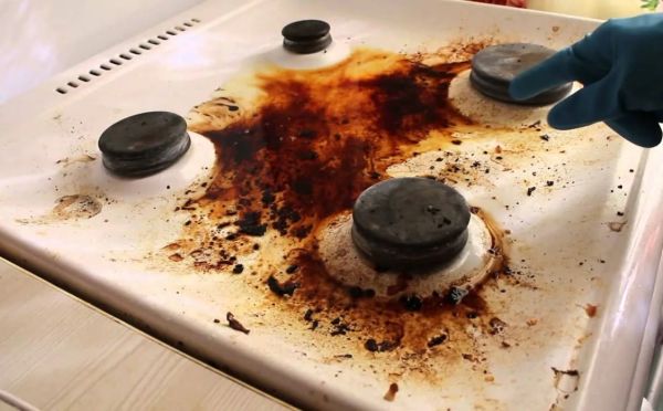 Блеск без трения: как отмыть даже самые «убитые» газовые конфорки за 20 минут без химии