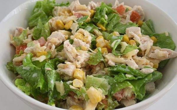 Вкусно, сытно и очень быстро: экспресс-салат за 15 минут — рецепт от шефа