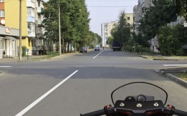 Главная дорога ничего вам не запрещает — не путайте приоритеты с запретами: вопрос экзамена ПДД, где 53% стопорятся и не знают, куда ехать