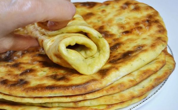 Хлеб больше не покупаю: рецепт «надутых» лепёшек на сковороде за 5 минут