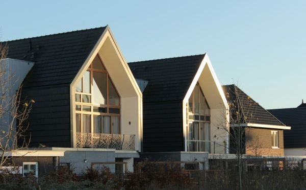 А платить кто будет — как построить дом выгодно и надежно, выбрав монолитную плиту вместо ленточного фундамента