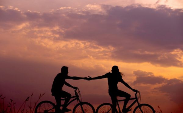 Гармония любви — душевые разговоры и романтика ждут 1 знака Зодиака в мае