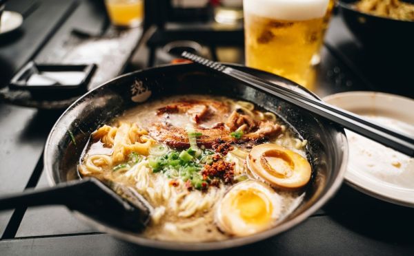 Быстро и сытно — лапша с овощами и мясом, как в ресторане, но дома (поэтому дешевле, проще и вкуснее)