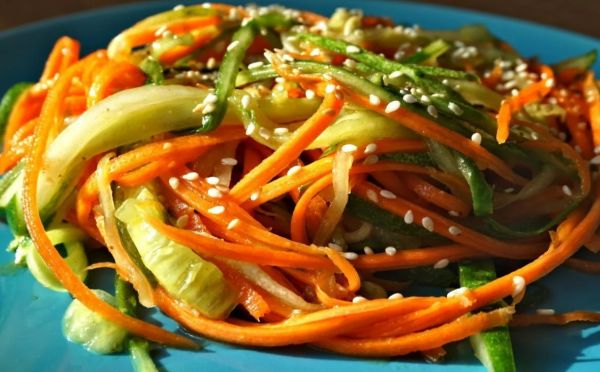 Мясо подождёт: салат к шашлыку из простых овощей, который съедают первым