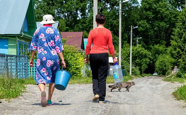 Дал соседям попользоваться нашей скважиной временно, а они уже второй год нагло к нам ходят — юридический разбор