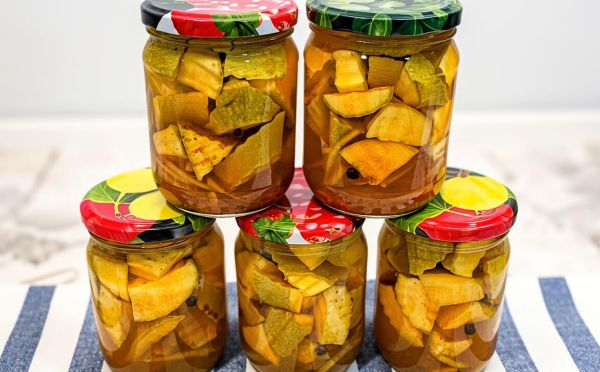 Вместо скучной кабачковой икры на зиму готовлю кабачки карри: пикантная закуска с чесноком