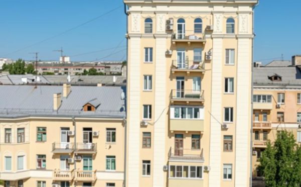 Помните высокие пороги в сталинках: их ставили не просто так — ответ всех удивит