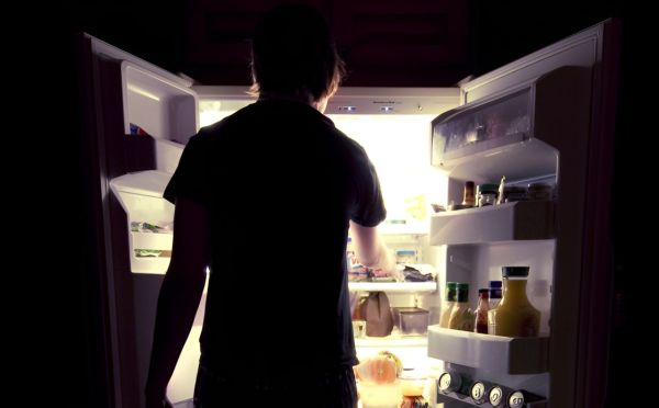 Всю ночь будете ворочаться: 5 продуктов, которые нельзя есть вечером — они ломают сон