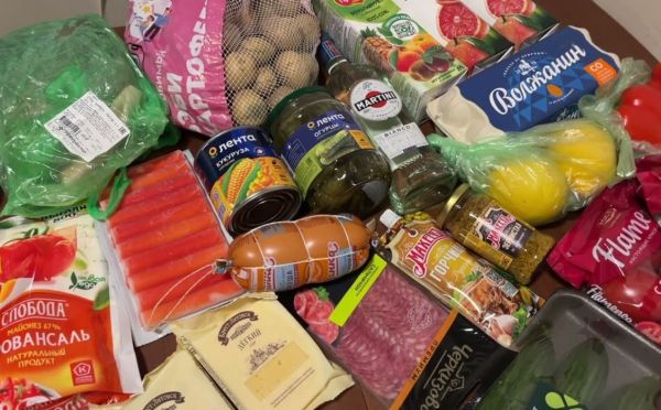 Заначка для «Оливье»: какие продукты к Новому году нужно хватать уже в октябре — цены в декабре взлетят, а полки опустеют