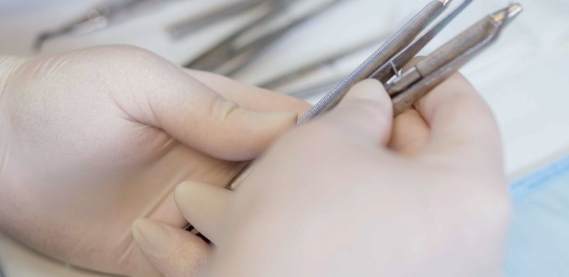 В Якутии суд взыскал с врача-стоматолога 900 тысяч рублей за некачественные услуги