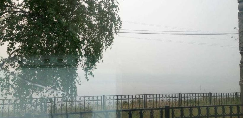 Жители Нюрбы жалуются на густой дым от лесных пожаров