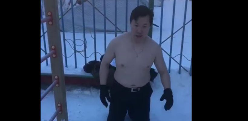 Видеофакт: Михаил Мярикянов встал на колени и попросил прощения