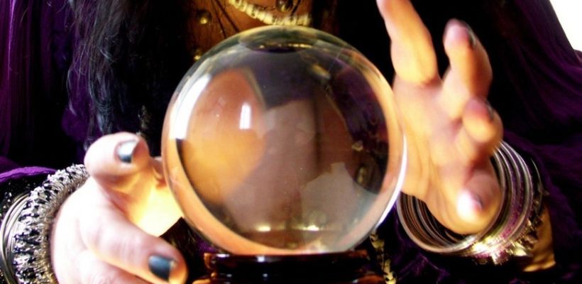 В Госдуме посоветовали задуматься, почему популярны маги и астрологи