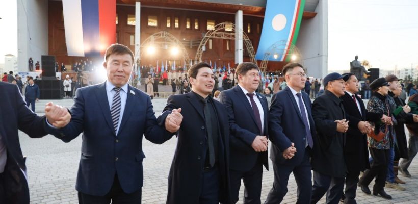 Представители мэрии Якутска не попали в объектив фотокамер во время инаугурации главы Якутии