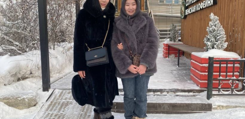 "Яркие краски, норка и эко-шубы": Что носят жители Якутска зимой?