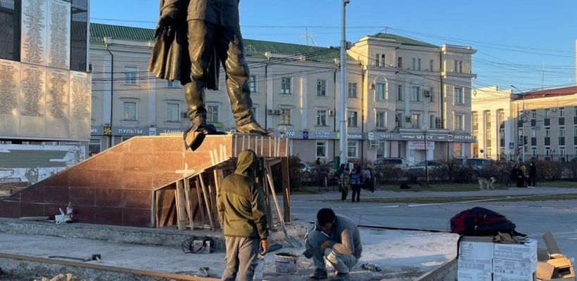 В Якутске возбуждено уголовное дело о служебном подлоге при выполнении ремонта памятника П.А. Ойунскому