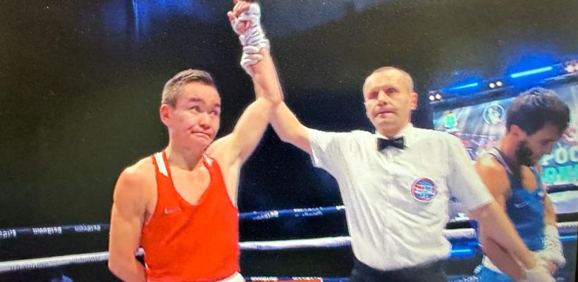 Василий Егоров начал с победы!