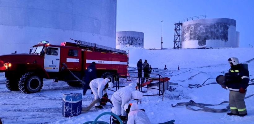 На нефтебазе п. Тикси ГУП «ЖКХ РС(Я)» провели учения по ликвидации аварийного разлива нефти