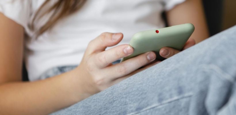 Пользователи со всей России сообщили о сбое в работе WhatsApp* и Telegram. Число жалоб из Якутии — минимальное