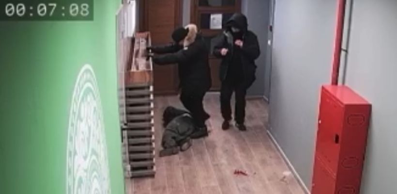 В Якутске задержаны двое мужчин, жестоко избившие человека на Билибина, 20/1