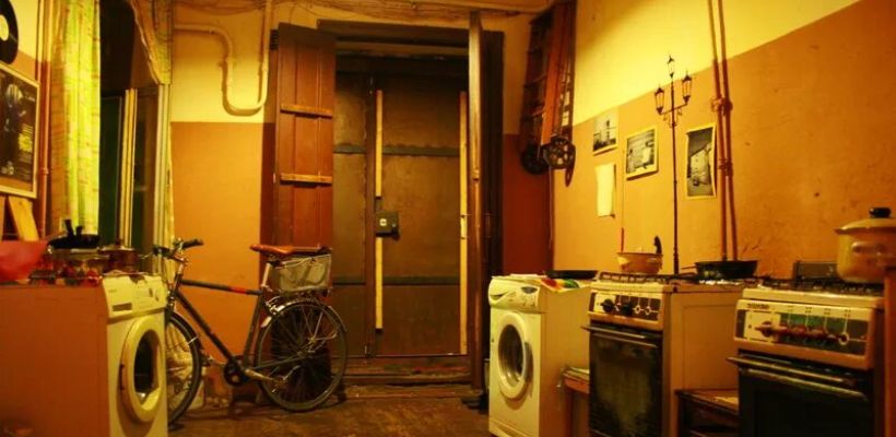 В Якутске многодетная мать считает, что соседка по общежитию оговорила ее с целью выселить