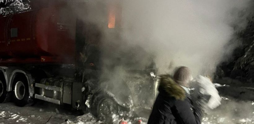 В Якутии блогеры спасли горящий бензовоз, загруженный топливом для ТЭЦ