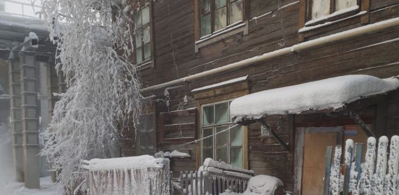 Жильцы аварийного дома в Якутске: «Мы не хотим умирать под завалами!»