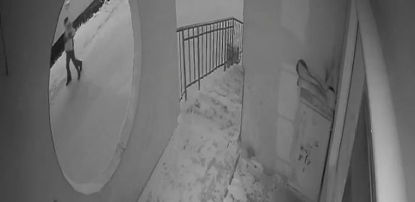 «Помогите! Он меня силой тащит!». В Якутске мужчина напал на прохожую