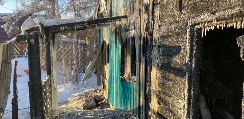 «Очаг находился в тамбуре». Названа предварительная причина пожара в Верхневилюйске, при котором погибли двое детей