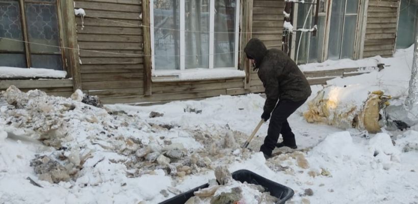 В Якутске в доме по Лермонтова, 29/3, снова прорвало трубу и «замуровало» жильцов