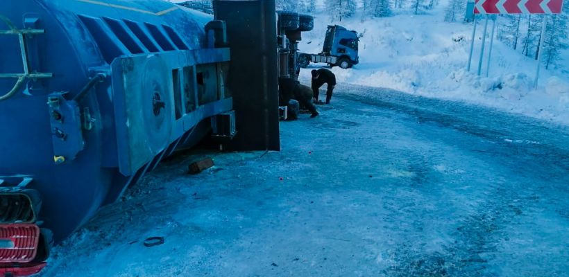 Автоцистерна с бензином опрокинулась рядом с селом Тополиное