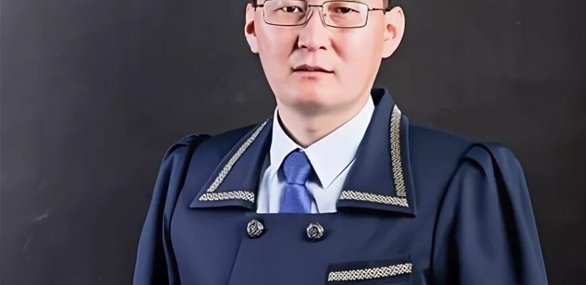 «Спасибо всем!»: Спиридона Борбуева уволили с должности  начальника Управления образования Верхневилюйского района