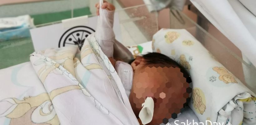 «Чудом выжил»: В Якутске новорожденный заболел неизлечимой болезнью в роддоме, но виновных не нашли