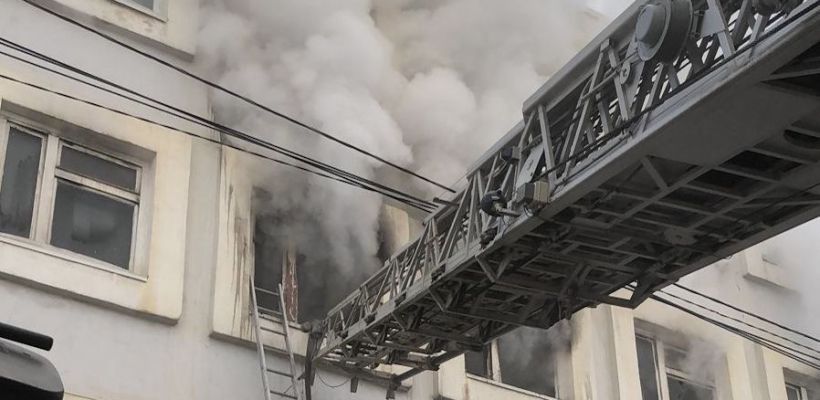 В Якутске горит Дом торговли