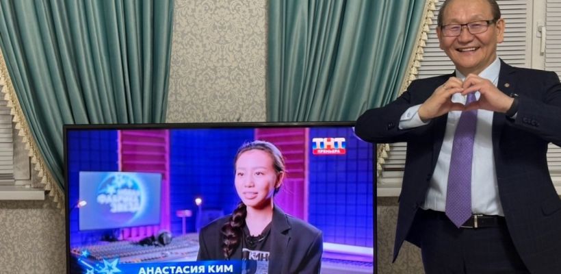 Дед Саша Ким-Кимэн станцевал под песню внучки на Первом