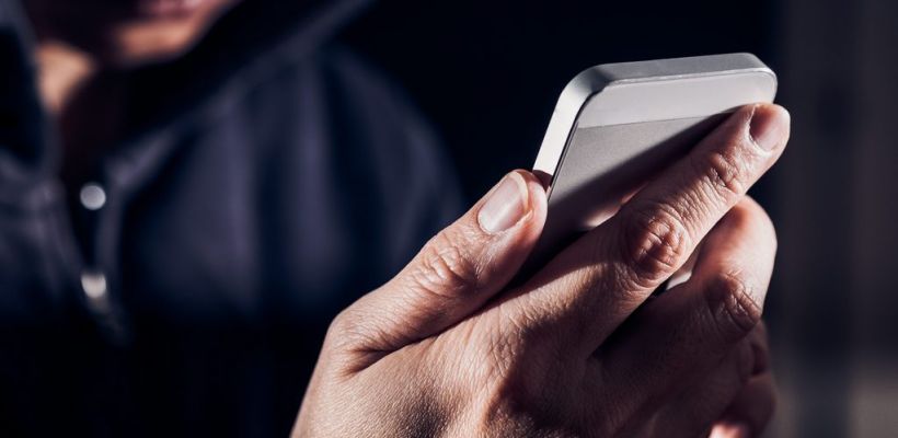 В Якутске 61-летняя консьерж вместе с дочерью «инвестировала» мошенникам около 6 миллионов рублей