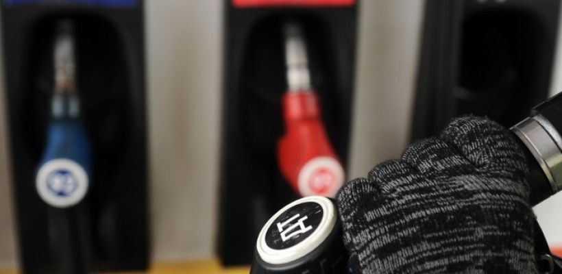 Вахтовик украл топливную карту компании и заправил ей 100 автомобилей, «заработав» более миллиона рублей