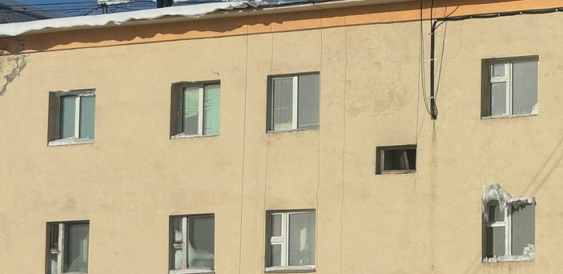 В мэрии Якутска призвали соблюдать безопасность при сбросе снега