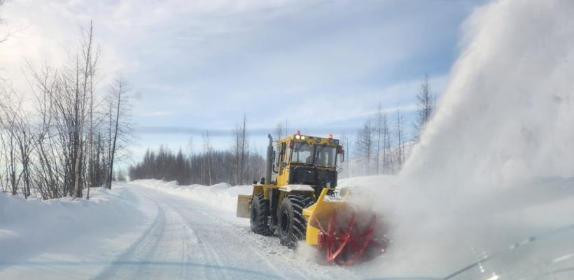 Дорожники "ДЭП №135" ликвидировали последствия схода лавины на автодороге "Яна"