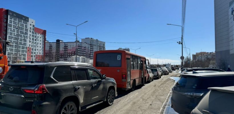 В Якутске поездки в такси стали дороже из-за нехватки водителей