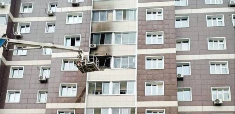 В Якутске загорелся балкон 15-этажного жилого дома в микрорайоне «Прометей»