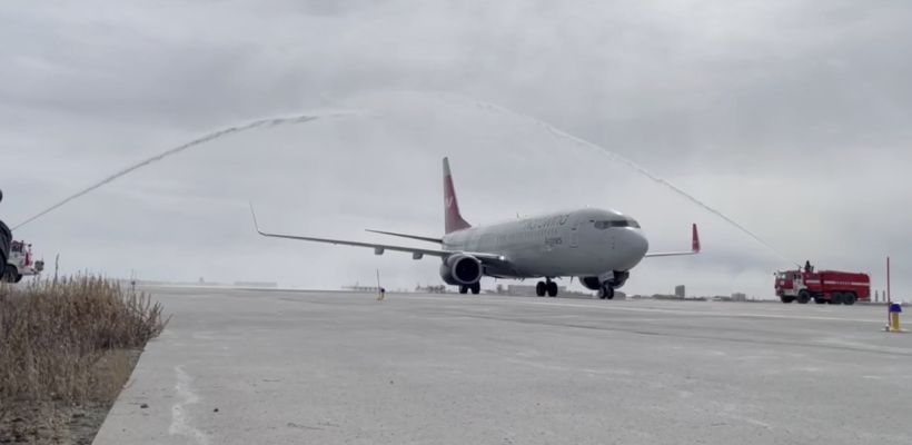 В аэропорту Якутска первый регулярный рейс из Казани встретили водяной аркой