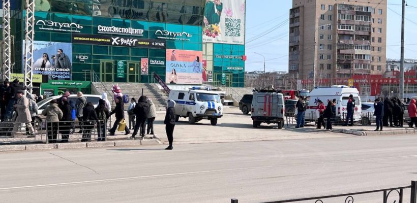 В Якутске эвакуировали торговый центр из-за сообщения о минировании