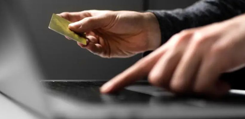 Лже-полицейский по видеозвонку убедил врача из Якутска перевести ему миллион рублей